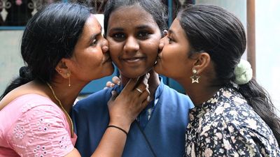 Tamil Nadu State board Class X exams | Dalit girl from Kamuthi scores top marks
