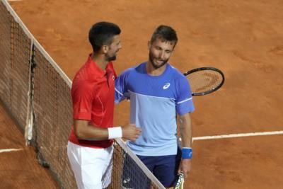 Novak Djokovic Receives Medical Attention After Head Injury