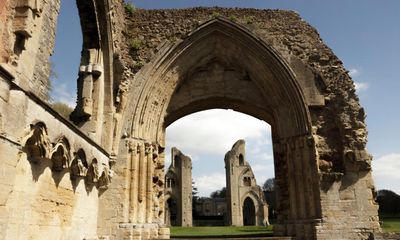 Which couple’s tomb was ‘discovered’ at Glastonbury Abbey? The Saturday quiz