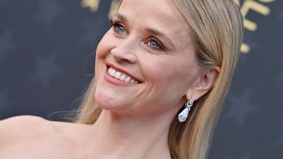 Reese Witherspoon just proved why a pair of white shorts should be your new casual summer staple
