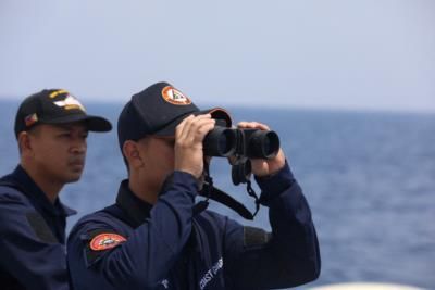 Philippines Sends Ships To Disputed Atoll With China