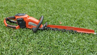 Husqvarna Hedge Master 320iHD60 review: a cordless hedge trimmer on a mission to master hedges
