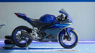 Yamaha's YZF-R15M Sportbike Could Be the Perfect Beginner Sportbike
