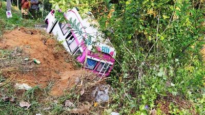 Rise in tourist vehicle accidents in Idukki; safety warnings issued by MVD