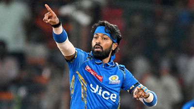 Hardik's ego-driven, chest-out style of leadership doesn't look genuine: De Villiers
