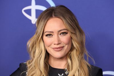 Hilary Duff's Curved White Couch Proves That This Sofa Trend Isn't Going Anywhere Anytime Soon