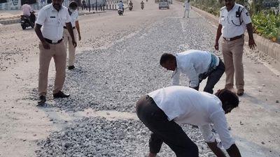 Bengaluru Traffic Police take up cleaning Magadi Road stretch