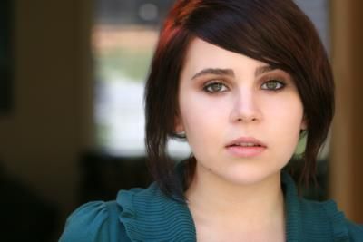 Actress Mae Whitman Announces Pregnancy With Parenthood Cast Members