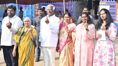 Kadiyam Kavya, Aroori Ramesh cast their votes in Warangal