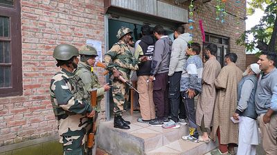 Srinagar polling kicks off amid allegation of ‘official interference’