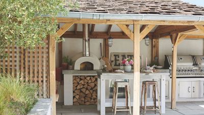 What Are the Best Countertops for Outdoor Kitchens? An Expert Guide to the Materials Designers Trust to Survive Heat, Rain, Spills, and Years Outside