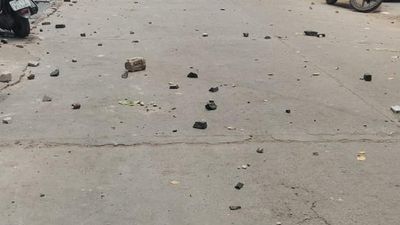 Tension at Tadipatri as YSRCP, TDP cadres clash at poll station; five cars damaged in stone pelting