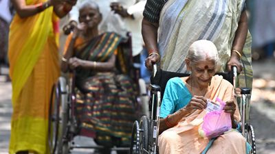 Fearing heatwaves senior citizens vote in first hour in many booths