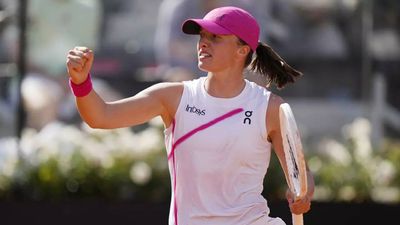 Swiatek battles past Kerber in Rome as climate protesters invade courts