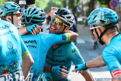 Vinokourov: Mark Cavendish could stay at Astana in 2025, but not as a rider