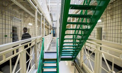 High-risk offenders included in early release scheme, prisons inspector says