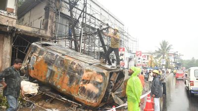 Patient charred to death as ambulance crashes into electric post in Kerala’s Kozhikode