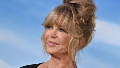 Goldie Hawn creates a 'dramatic' bedroom using an expert-approved color combination with timeless qualities