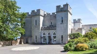 We've found the perfect venue for those dramatic clifftop wedding photos