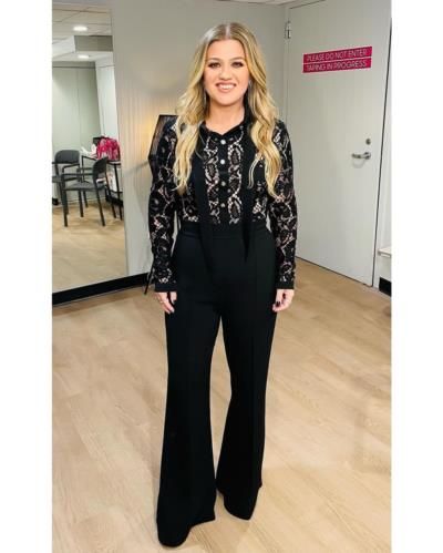 Kelly Clarkson Reveals Weight-Loss Journey And Health Struggles Openly.
