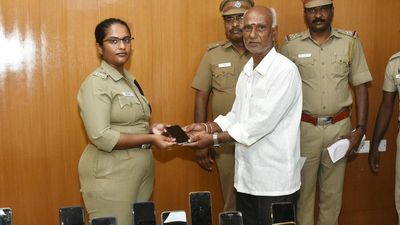 Ranipet police return missing phones to owners