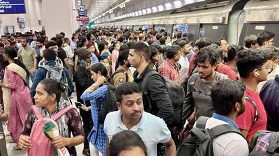 BMRCL penalising commuters overstaying at stations