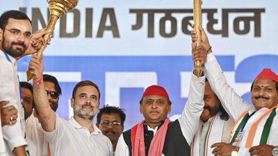 Modi neglected common masses, favoured selected capitalists: Rahul, Akhilesh