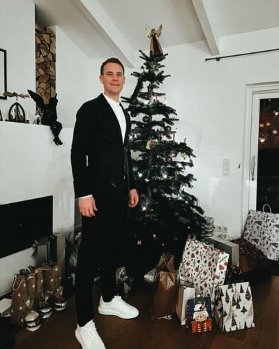 Manuel Neuer's Festive Home Snapshot Radiates Warmth And Joy