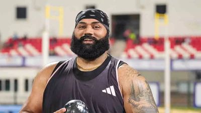Tajinderpal Singh Toor wins shot put gold by a mile