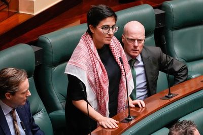 Victorian parliament deems keffiyeh ‘political’ as it bans MPs from wearing it