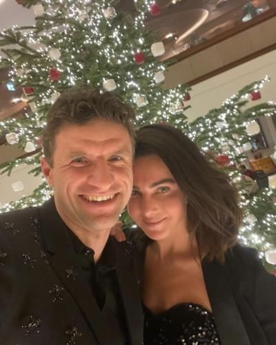 Capturing The Radiance Of True Love: Thomas Müller's Bliss