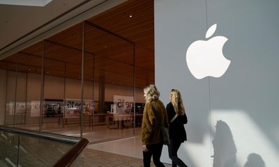 Apple store workers vote to authorize first strike over bargaining delays