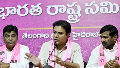 Telangana CM ‘insulting’ power employees: KTR