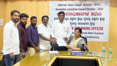 BJP ‘rebel’ S.R. Harish Acharya files his nomination for Legislative Council polls from South West Teachers’ Constituency
