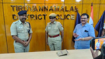 Traffic police in Tiruvannamalai get free sunglasses