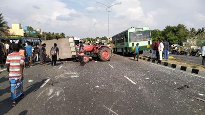 Five persons injured after bus hits tractor on Chennai - Bengaluru Highway near Vellore