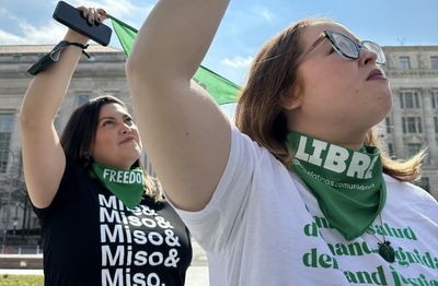 2024 Elections in Florida: 72% of Latinas, Black and Asian women support abortion access, poll says