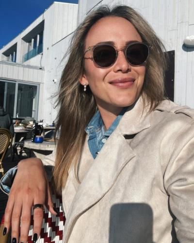 Capturing The Beauty Of Sunset: Donna Vekic's Mesmerizing Selfies