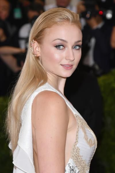 Sophie Turner Expresses Gratitude Towards Taylor Swift Amid Divorce.