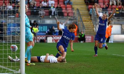 Hamano pushes Chelsea past Spurs to set up furious final day in WSL title race
