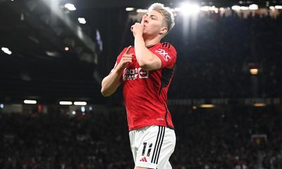Højlund strikes late as Manchester United beat Newcastle to boost Ten Hag