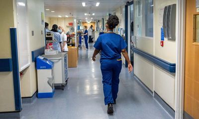 Almost nine out of 10 nurses in England work when ill, survey finds