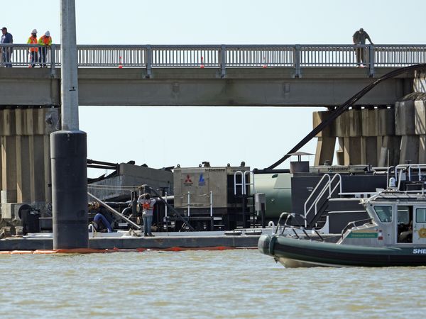 Barge hits bridge connecting Galveston and Pelican Island, causing oil to spill