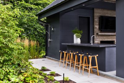5 Trends in Outdoor Kitchens Designers Are Loving Now and Help Yours Stand Out From Your Neighbors'