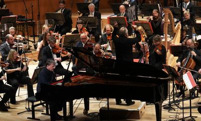 Hough/Hallé/Elder review – Americana, jazz and virtuosity in debut for piano concerto
