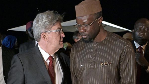 Senegal's Sonko welcomes hard-left Mélenchon in symbolic visit to Dakar