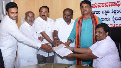 Vivekananda, BJP-JD(S) alliance candidate, files nomination in Mysuru