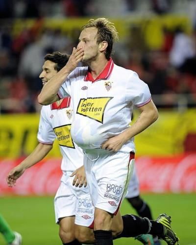 Ivan Rakitic: Masterful Playmaker Dominating The Football Pitch
