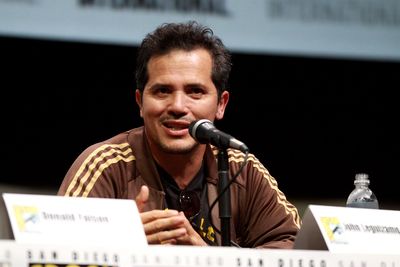 John Leguizamo says Latinos should blame Trump, not Biden, for current economic woes