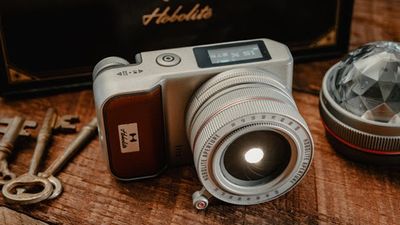 This LED looks like a camera –and it takes lenses! Hobolite launches a tiny vintage-style light with a twist